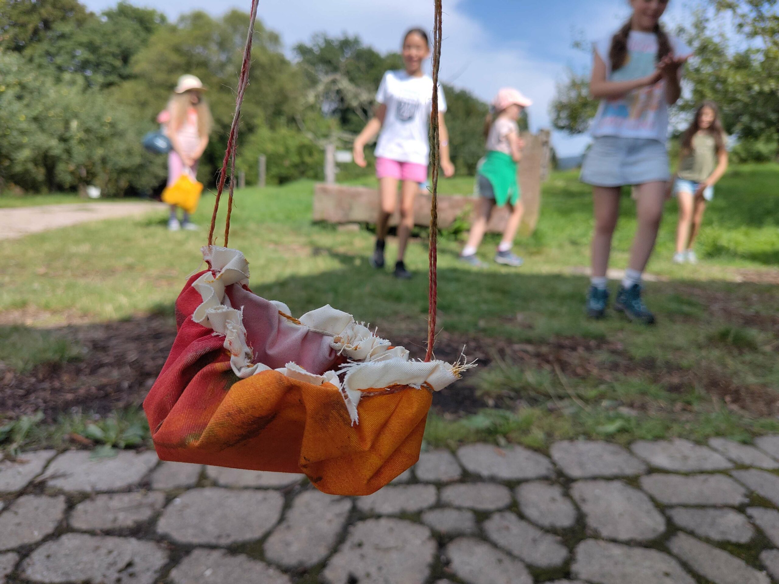 Naturpark-Detektive mit dem Entdeckerwagen beim Ferienspaß