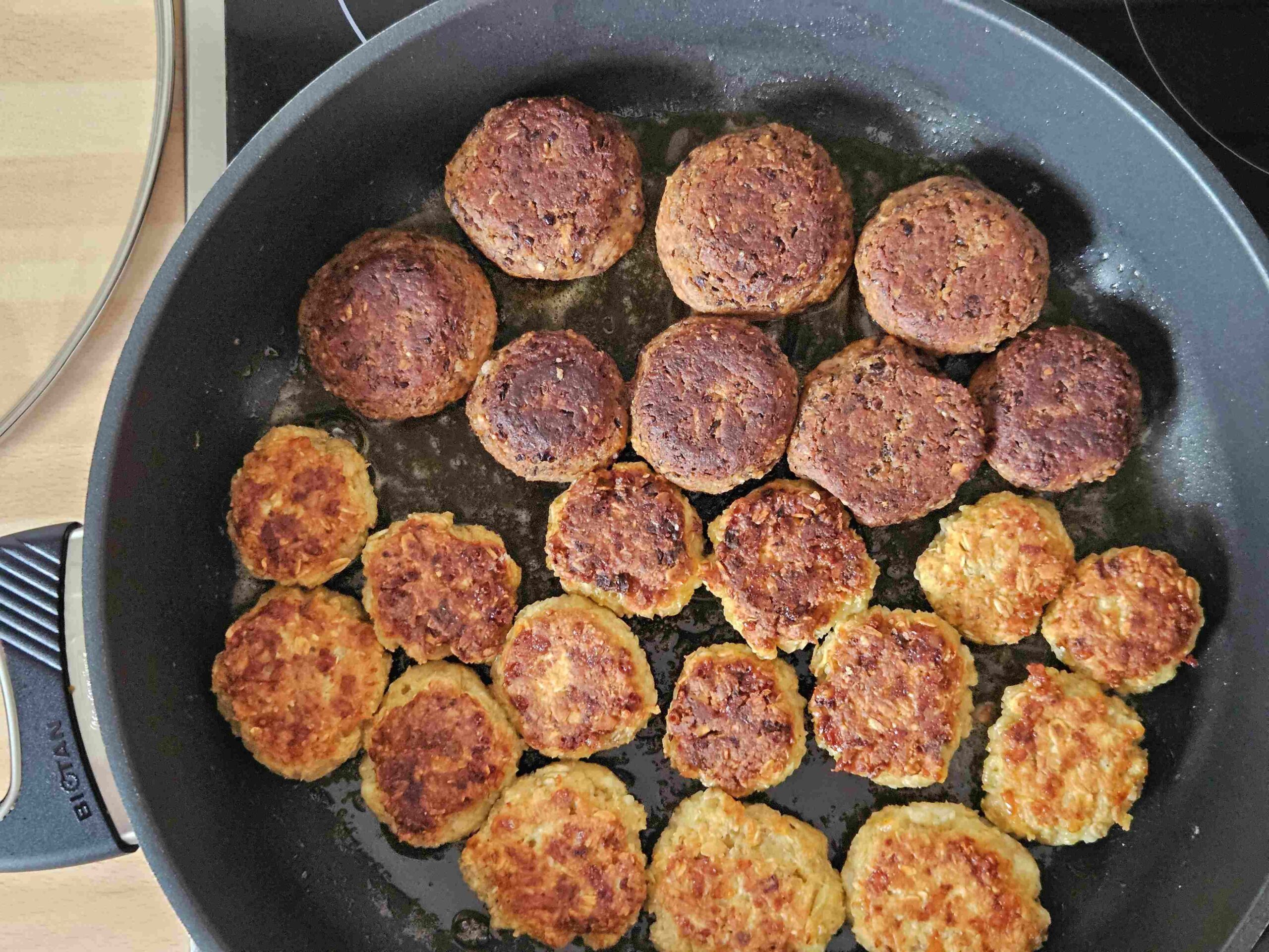 Frikadellen in der Pfanne